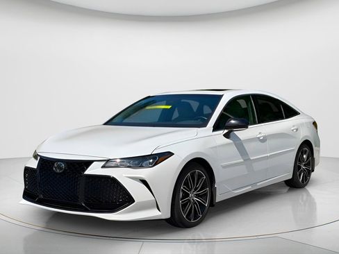 Used 2019 Toyota Avalon XSE FWD image 1