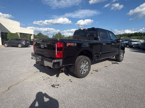 Used 2023 Ford F250 Lariat w/ Lariat Ultimate Package AWD/4WD image 4