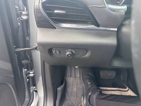 Used 2023 Chevrolet Traverse High Country w/ LPO, Floor Liner Package AWD/4WD image 15