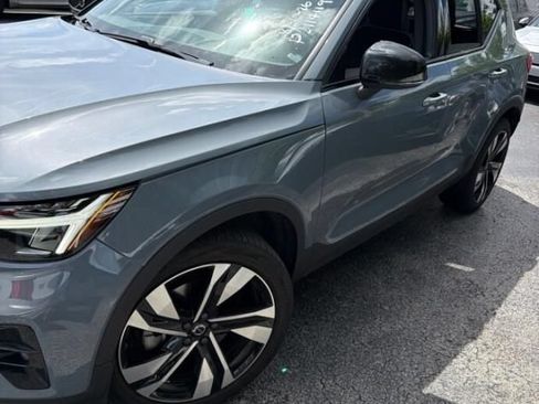 Used 2023 Volvo XC40 B5 Plus w/ Climate Package AWD/4WD image 1
