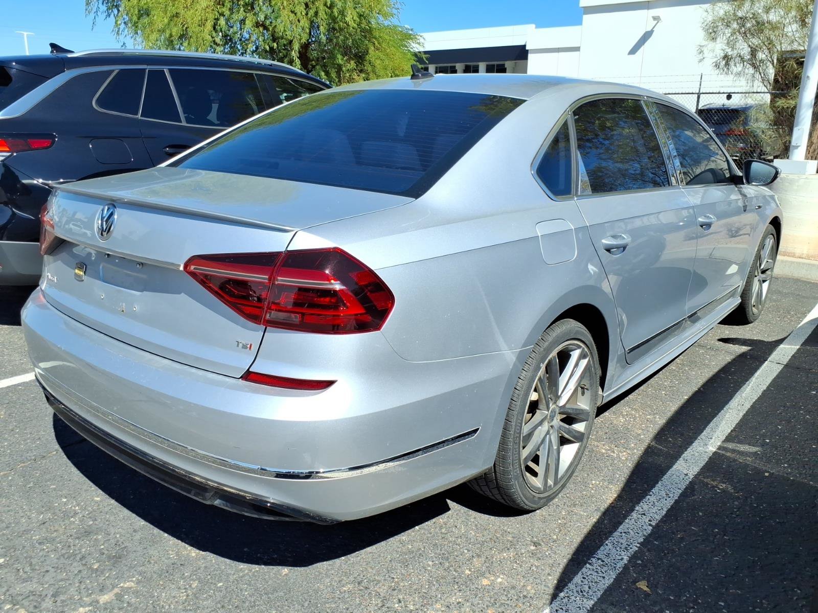 Used 2017 Volkswagen Passat 1.8T R-Line FWD image 3