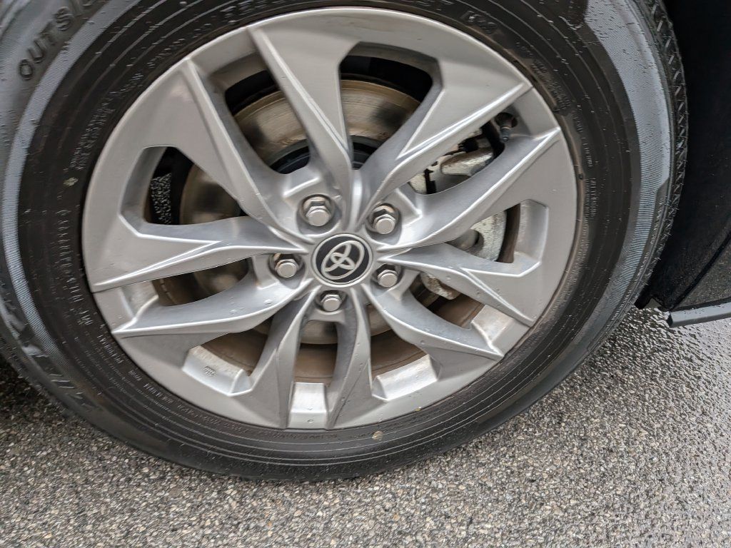 Used 2026 Toyota Sienna XLE FWD image 46
