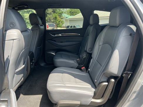 Used 2023 Buick Enclave Essence image 4