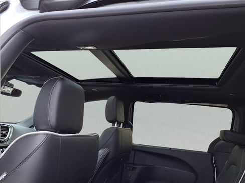 New 2026 Chrysler Pacifica Limited w/ S Appearance Package image 21