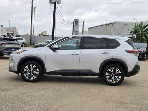 Used 2023 Nissan Rogue SV FWD image 6