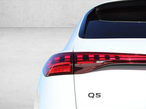 Certified 2025 Audi Q5 Premium w/ Convenience Package AWD/4WD image 9