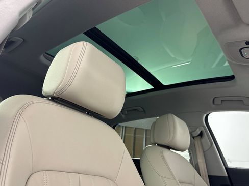 Used 2022 Audi e-tron Premium w/ Convenience Plus Package image 16