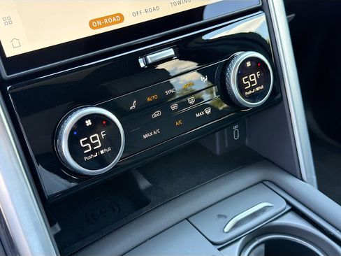 New 2026 Land Rover Discovery Limited Edition AWD/4WD image 34