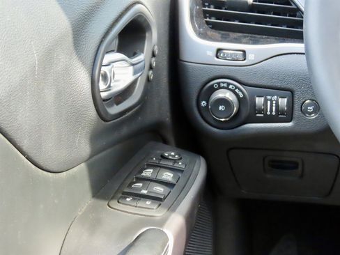 Used 2021 Jeep Cherokee Limited w/ Elite Package FWD image 22