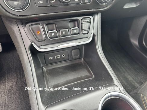 Used 2020 GMC Terrain SLE w/ Driver Convenience Package FWD image 23