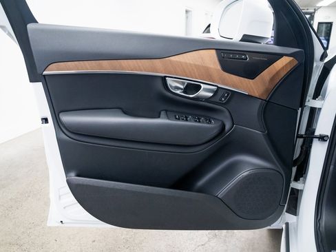Used 2025 Volvo XC90 T8 Plus image 18