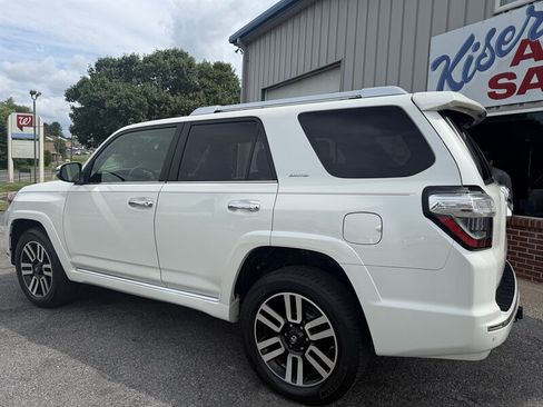 Used 2018 Toyota 4Runner Limited AWD/4WD image 10