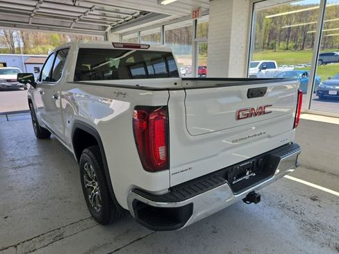 Certified 2025 GMC Sierra 1500 SLT AWD/4WD image 6