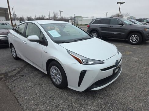 Used 2021 Toyota Prius L Eco image 5