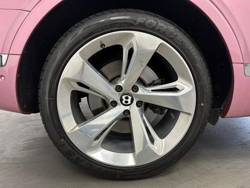 Used 2018 Bentley Bentayga image 64