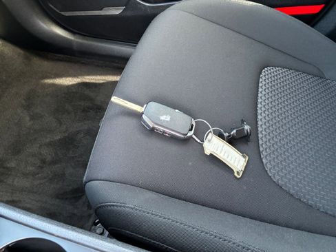 Used 2025 Kia Sportage LX image 22