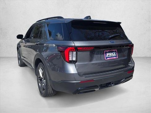 Used 2025 Ford Explorer ST-Line w/ ST-Line Street Pack image 8