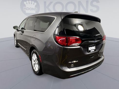 Used 2019 Chrysler Pacifica Touring Plus w/ Tire & Wheel Group FWD image 8