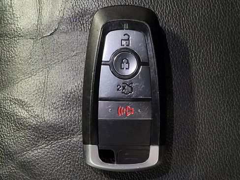 Used 2018 Ford Edge Titanium FWD image 32