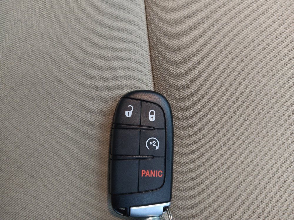 Used 2019 Jeep Grand Cherokee Laredo AWD/4WD image 32