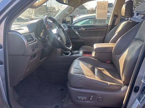 Used 2019 Lexus GX 460 image 6