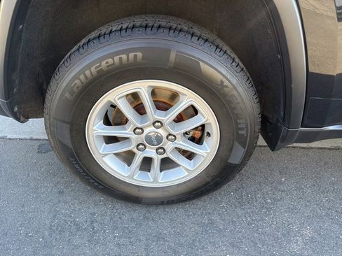 Certified 2020 Jeep Grand Cherokee Laredo image 30