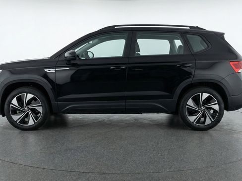 Used 2025 Volkswagen Taos SE image 5