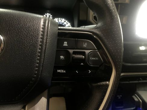 Used 2022 Toyota Tundra SR5 w/ SR5 Convenience Package AWD/4WD image 27