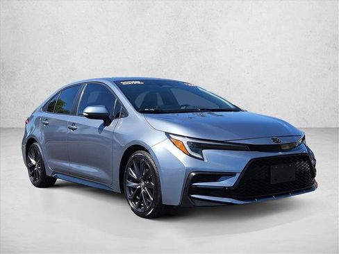 Used 2023 Toyota Corolla SE FWD image 3