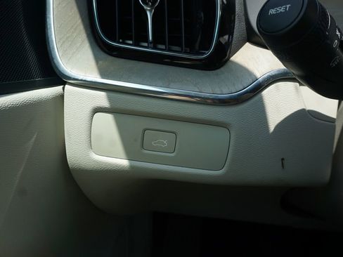 Used 2023 Volvo XC60 B5 Plus w/ Protection Package Premier AWD/4WD image 5