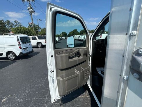 Used 2021 GMC Savana 3500 Extended w/ Power Convenience Package RWD image 8