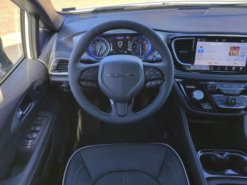 New 2026 Chrysler Pacifica Limited w/ S Appearance Package image 15