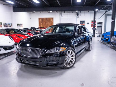 Used 2013 Jaguar XJ AWD image 55