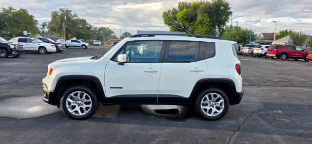 Used 2016 Jeep Renegade Latitude w/ Cold Weather Group AWD/4WD image 4
