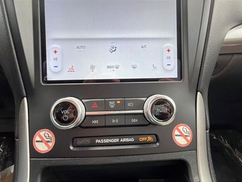 Used 2024 Ford Edge SEL image 17