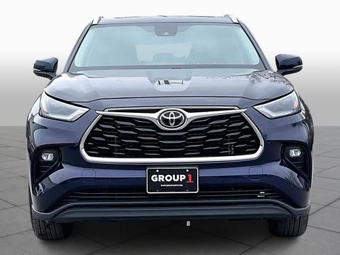 Used 2023 Toyota Highlander XLE FWD image 4