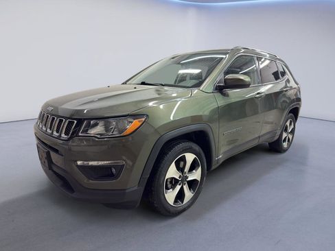 Used 2018 Jeep Compass Latitude w/ Popular Equipment Group image 3
