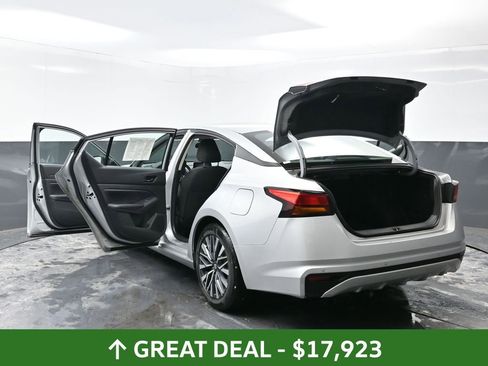 Used 2024 Nissan Altima 2.5 SV FWD image 57