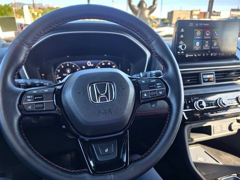 Used 2025 Honda Pilot Black Edition image 23