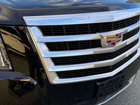 Used 2017 Cadillac Escalade ESV Premium Luxury image 31