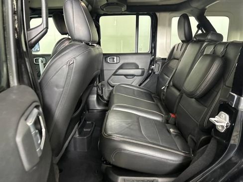 Used 2022 Jeep Wrangler Unlimited Sahara image 25