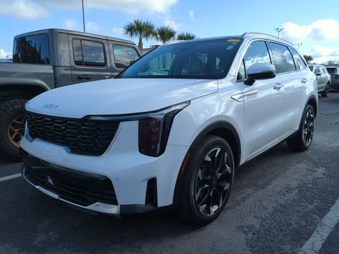 Certified 2024 Kia Sorento EX w/ Panoramic Sunroof Package image 5