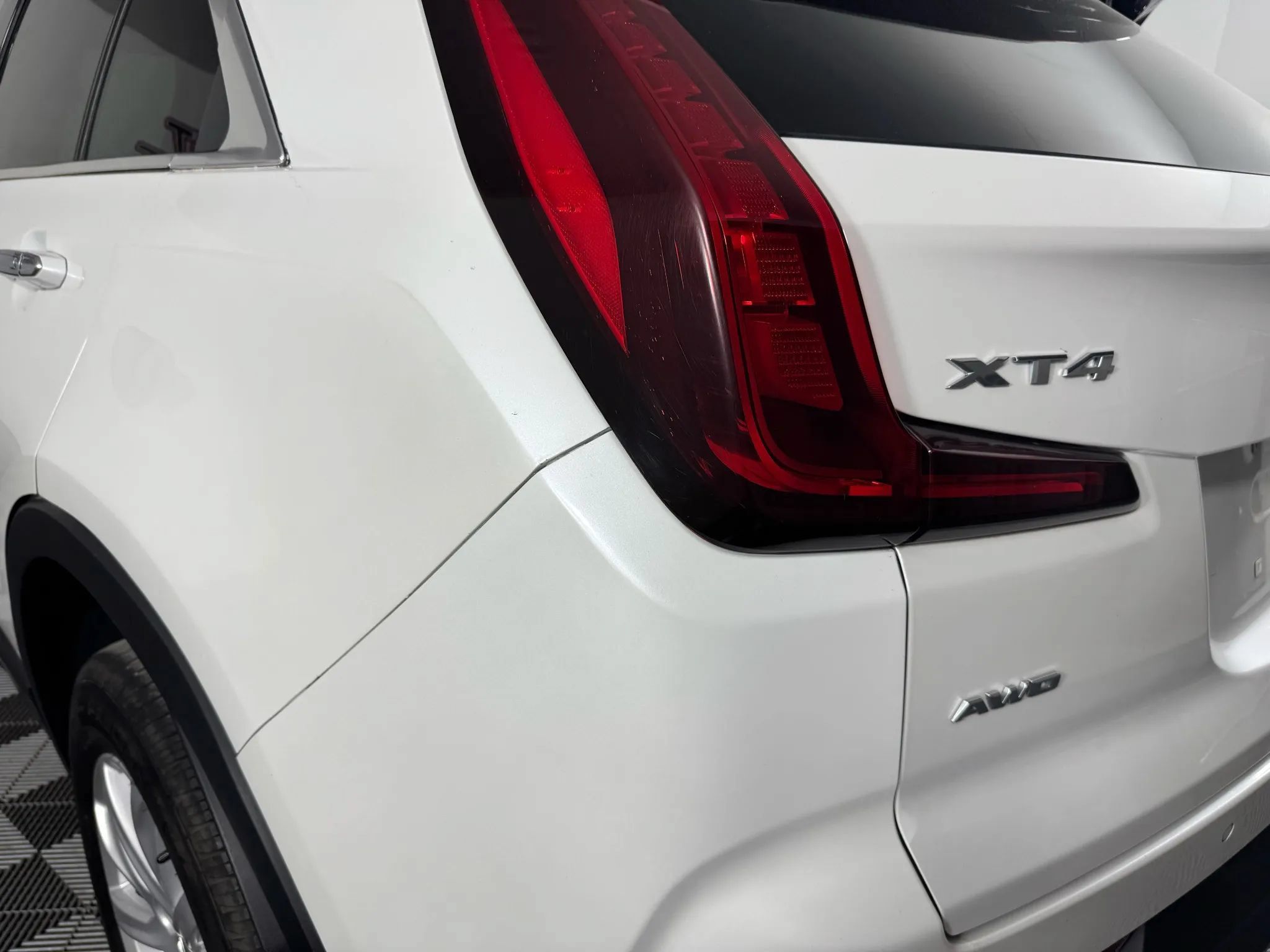 Used 2019 Cadillac XT4 Luxury w/ Cold Weather Package AWD/4WD image 30