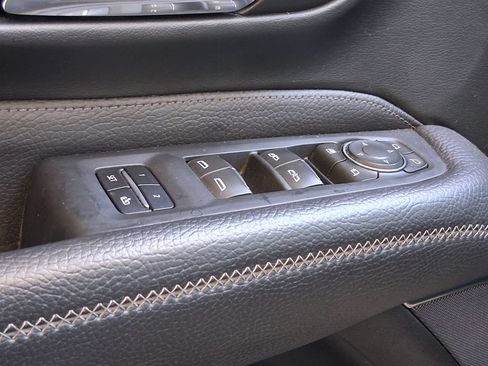 Used 2023 GMC Yukon Denali RWD image 18