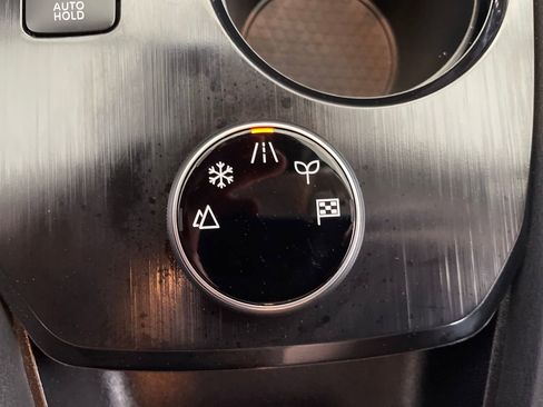 Used 2025 Nissan Rogue SL image 27