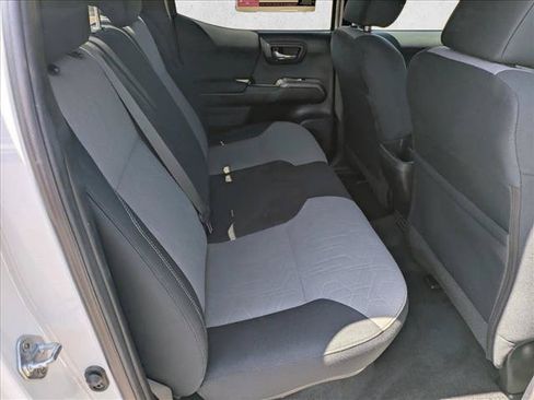 Used 2022 Toyota Tacoma TRD Off-Road AWD/4WD image 18