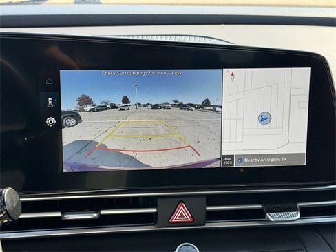 Used 2025 Hyundai Elantra SEL image 17