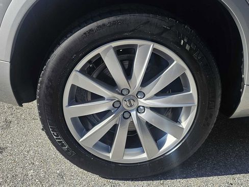 Used 2018 Volvo XC90 T5 Momentum w/ Convenience Package FWD image 7
