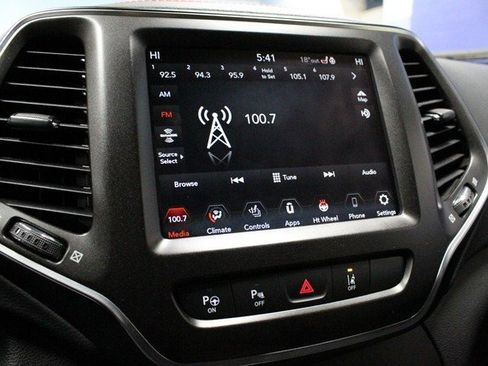 Used 2020 Jeep Cherokee Trailhawk image 28