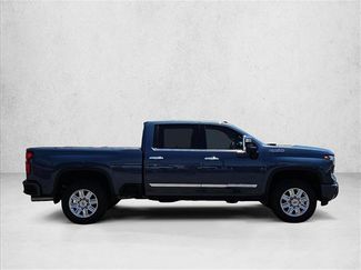 Used 2024 Chevrolet Silverado 2500 High Country w/ High Country Premium Package AWD/4WD video 4